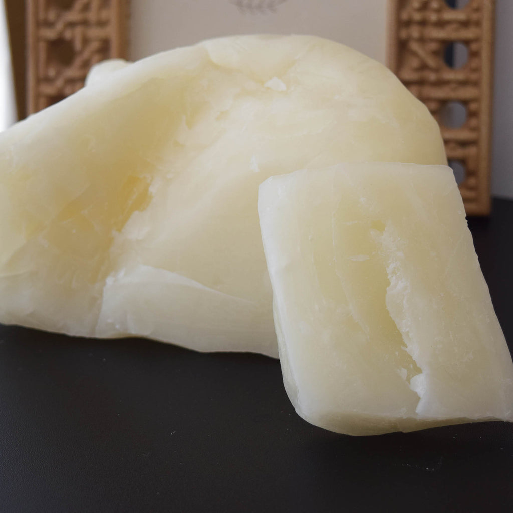 Flexible soft microcrystalline wax for candle making, wax blending, and hand modeling.
Ideal for improving flexibility or creating hand-sculpted candle details.