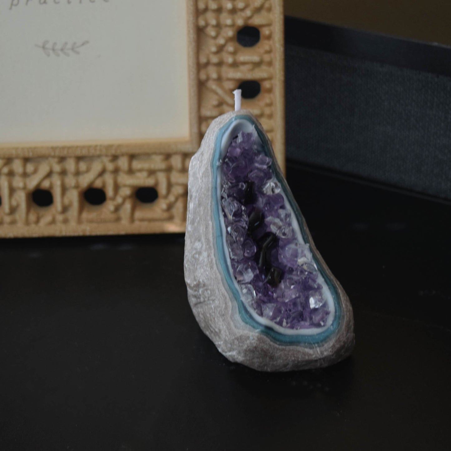 Handcrafted Geode Candle with "Amethyst Crystal" Infusion - Luxurious Home Decor, Soy Wax, Palm Wax Holiday Gift, Home Decor