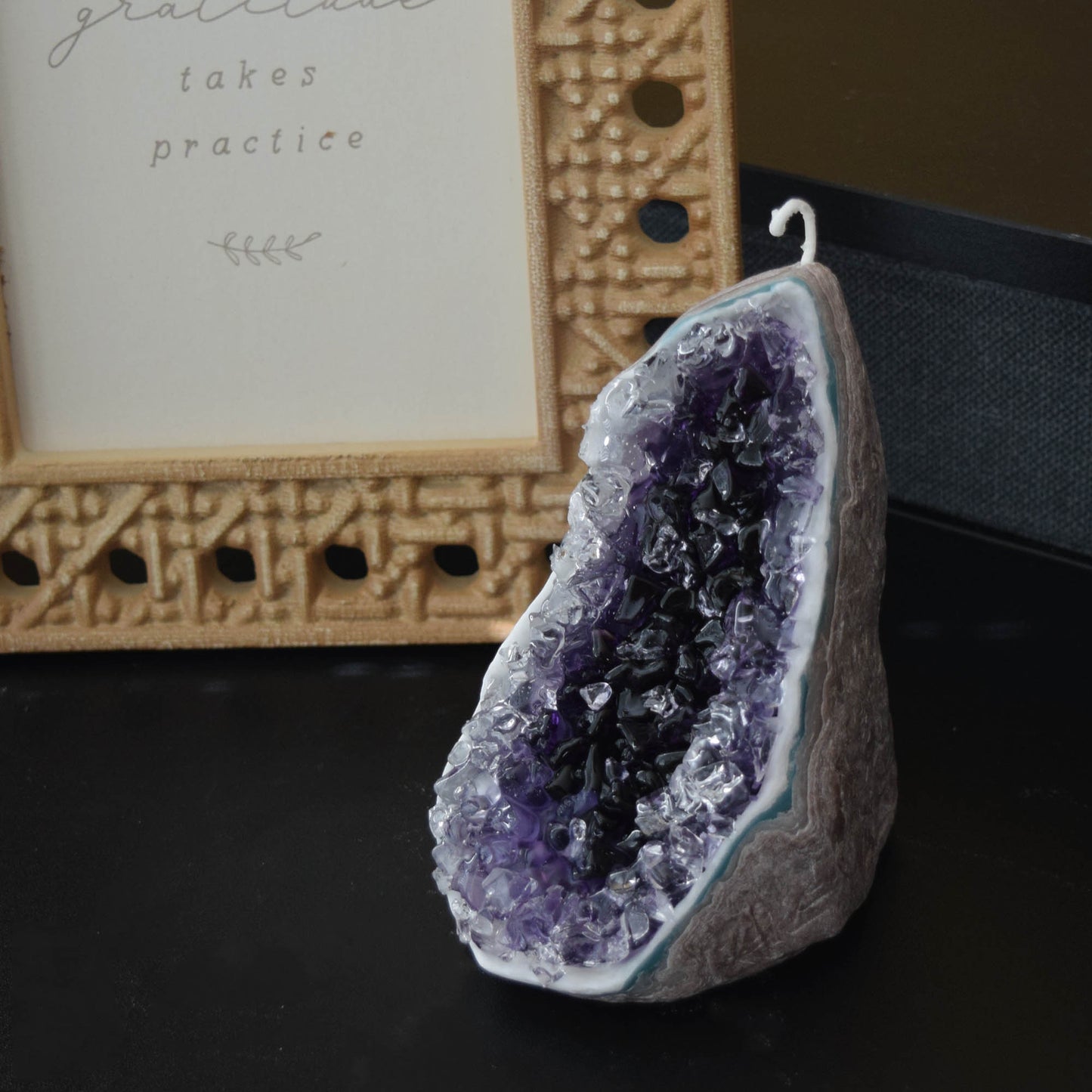Handcrafted Geode Candle with "Amethyst Crystal" Infusion - Luxurious Home Decor, Soy Wax, Palm Wax Holiday Gift, Home Decor