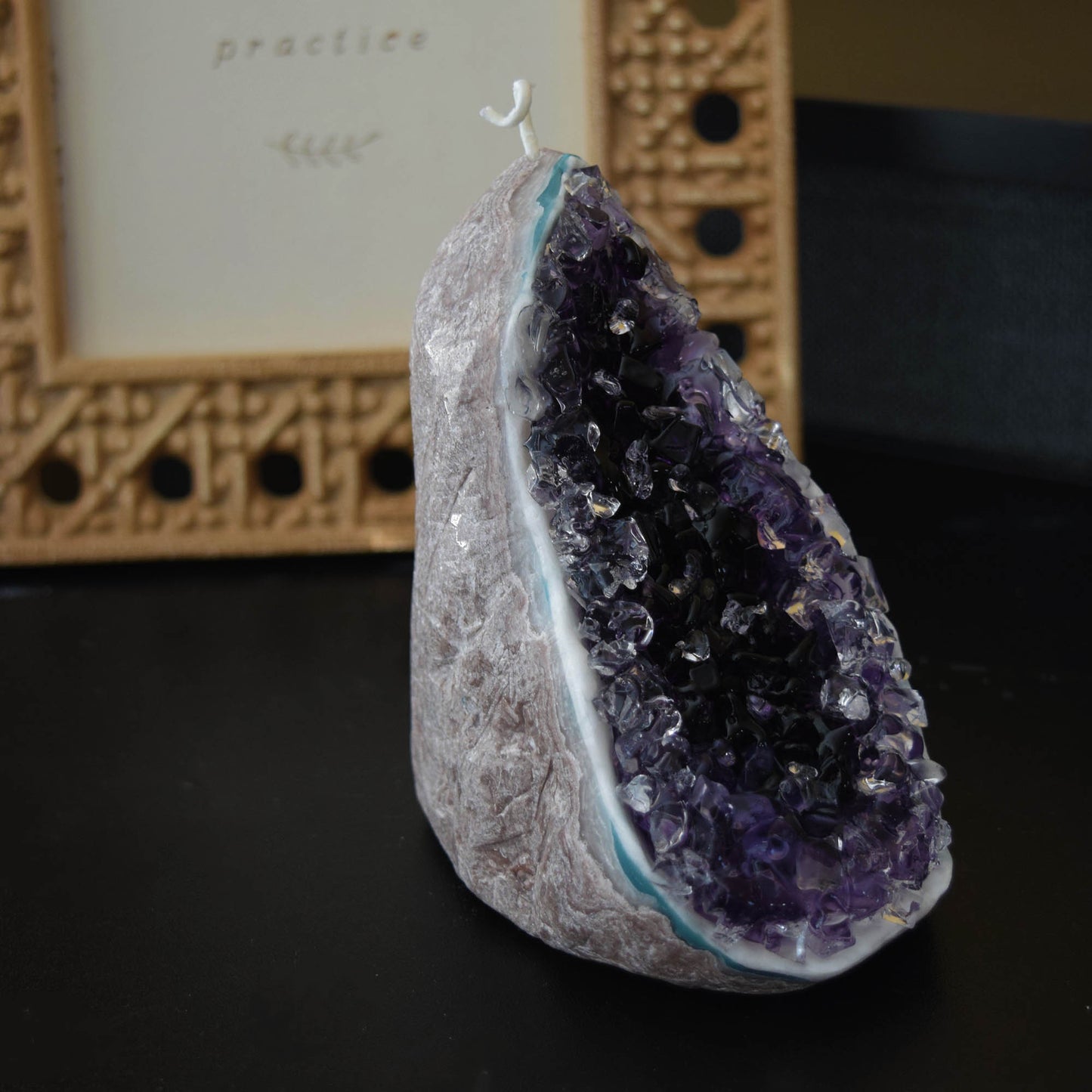 Handcrafted Geode Candle with "Amethyst Crystal" Infusion - Luxurious Home Decor, Soy Wax, Palm Wax Holiday Gift, Home Decor