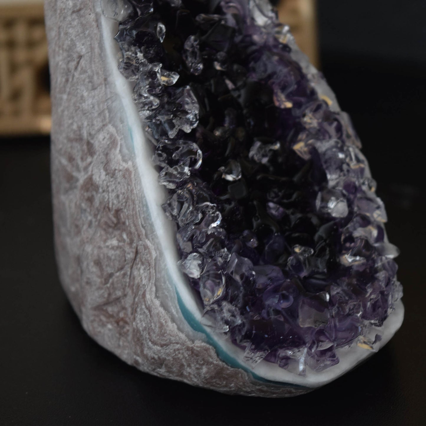 Handcrafted Geode Candle with "Amethyst Crystal" Infusion - Luxurious Home Decor, Soy Wax, Palm Wax Holiday Gift, Home Decor