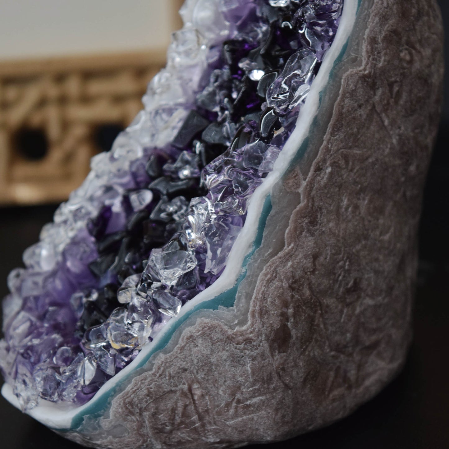 Handcrafted Geode Candle with "Amethyst Crystal" Infusion - Luxurious Home Decor, Soy Wax, Palm Wax Holiday Gift, Home Decor