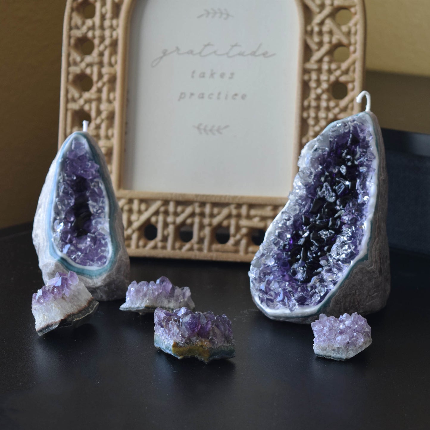 Handcrafted Geode Candle with "Amethyst Crystal" Infusion - Luxurious Home Decor, Soy Wax, Palm Wax Holiday Gift, Home Decor