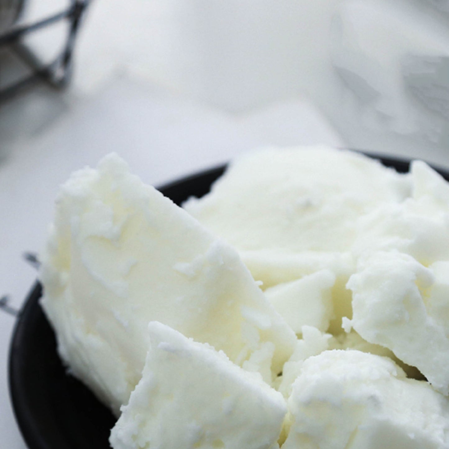 100% Natural Coconut Wax, Eco-friendliness, Superior Scent Throw, Clean Burning, Soft and Creamy Texture