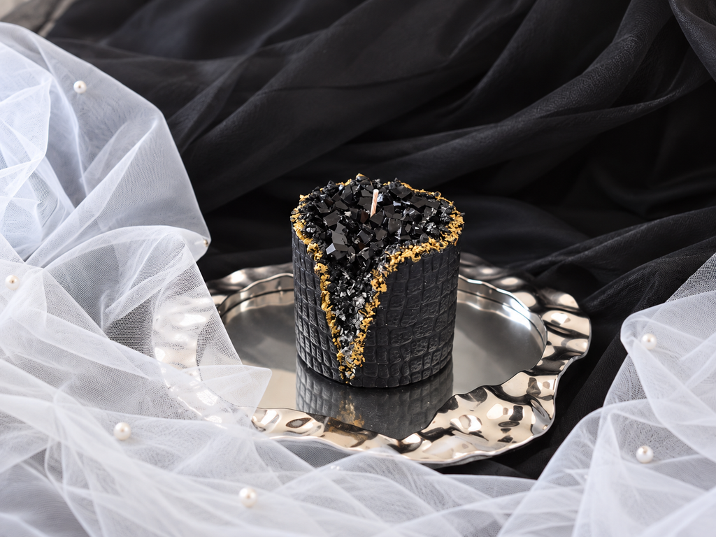 Black Geode Candle – Gold & Silver Sculptural Candle