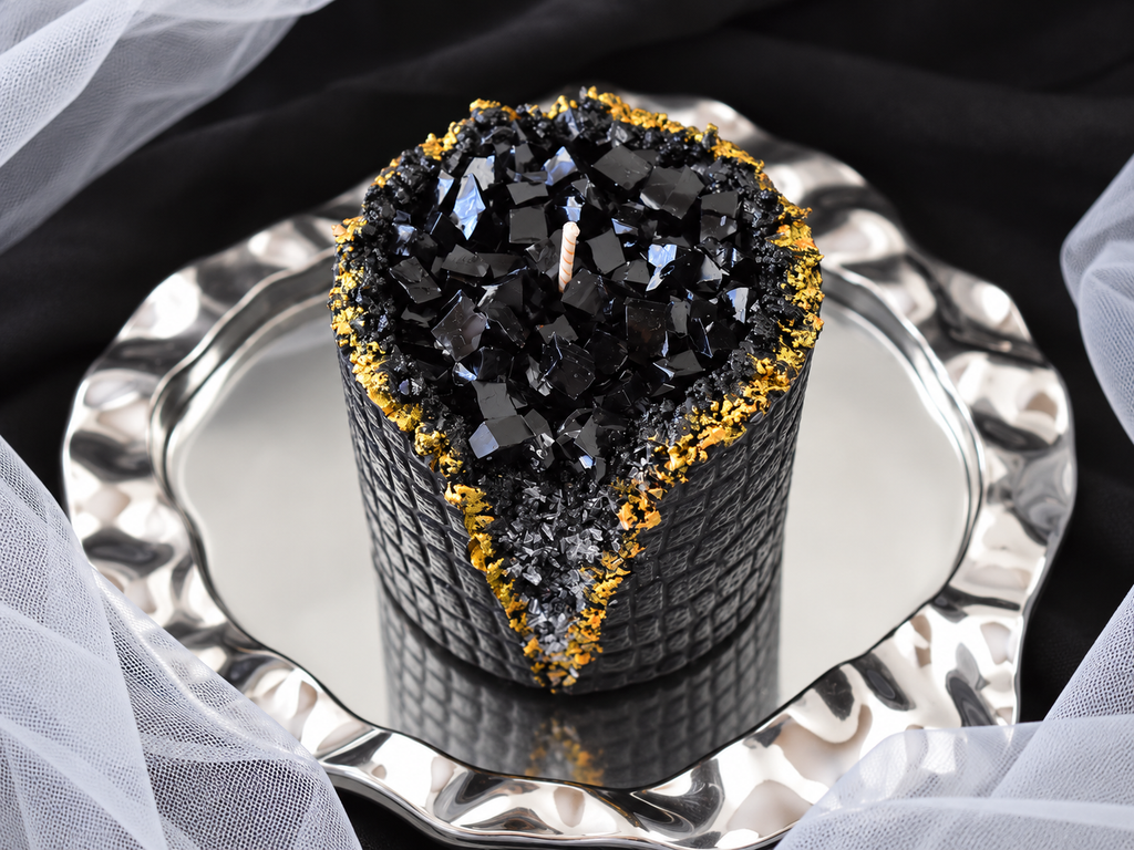 Black Geode Candle – Gold & Silver Sculptural Candle