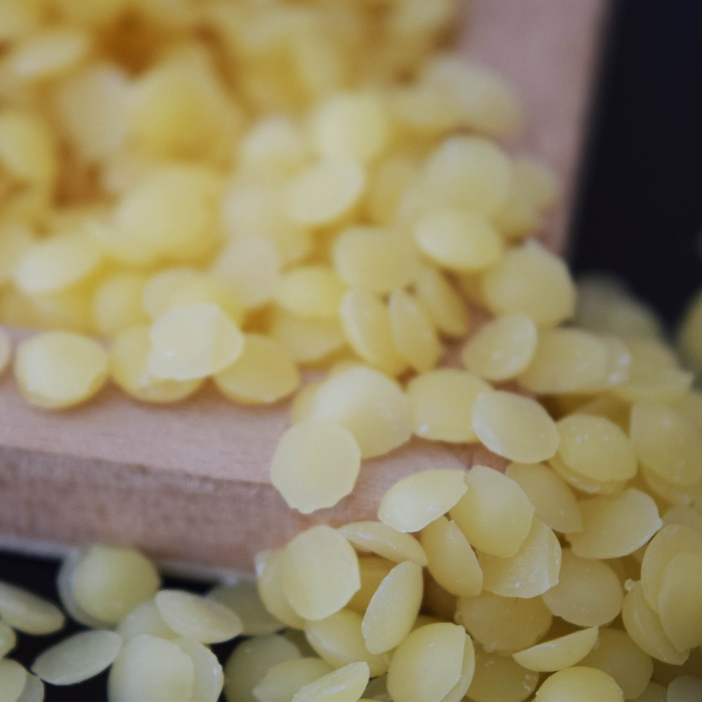 Premium Yellow Beeswax | Natural & Filtered | Perfect for Cosmetics and Candle Making